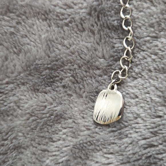 A Silver Tone Reversible Necklace with  Polished & Striated Sides 16 inches. - Picture 6 of 11